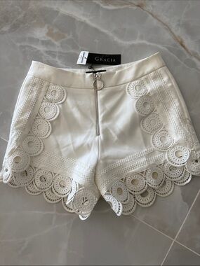 Gracia White Cut Scalloped Hem Shorts